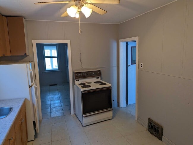 Photo - 1725 Ottawa St