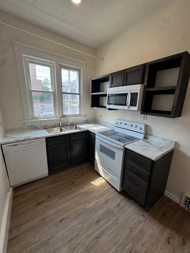 Building Photo - 601 E Washington St Rental