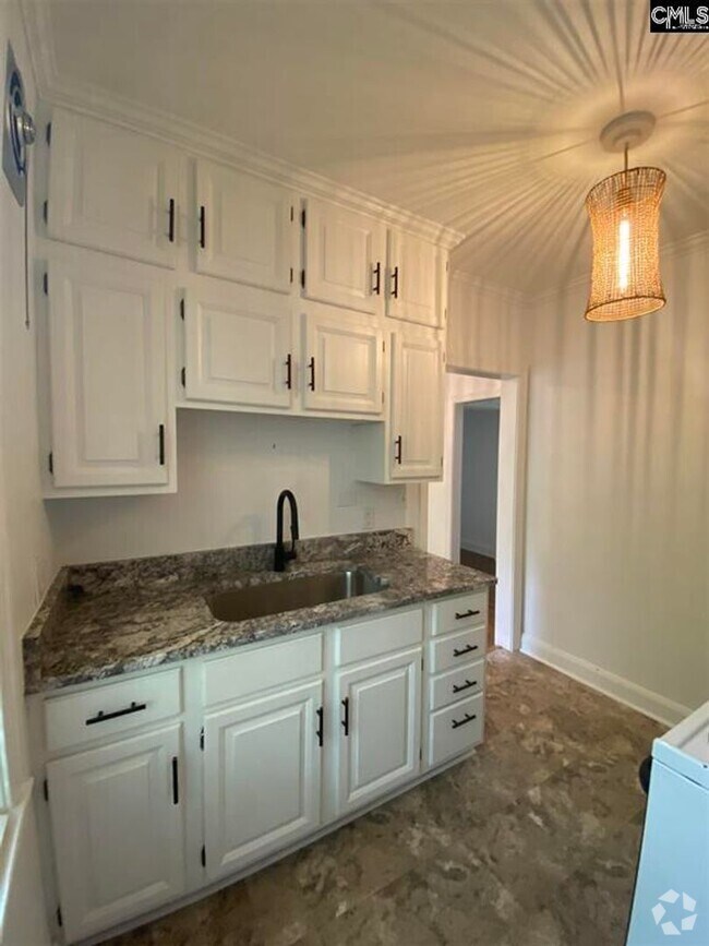Building Photo - Devine location! Rental