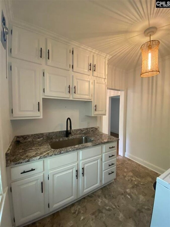 Devine location! - Devine location! Condo
