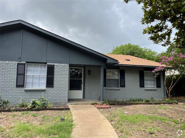 Building Photo - 1324 Whitehall Dr Rental