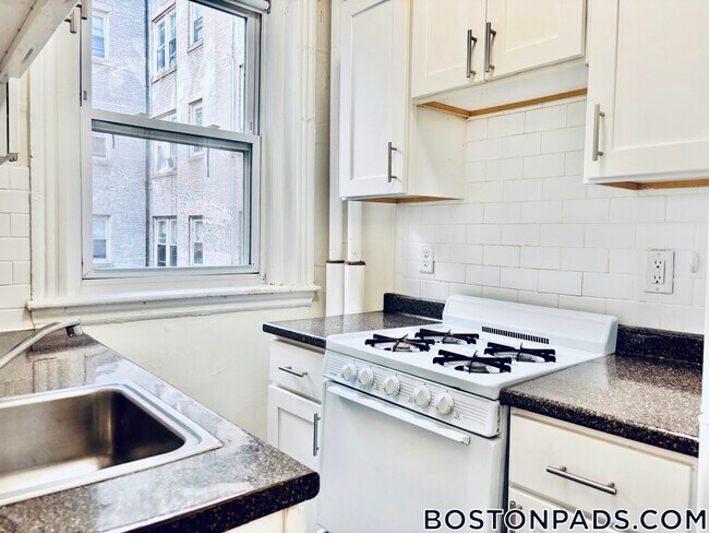 Building Photo - 1191 Boylston St Rental