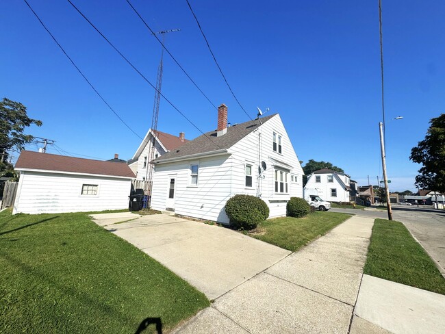 Photo - 1838 Holmes Ave