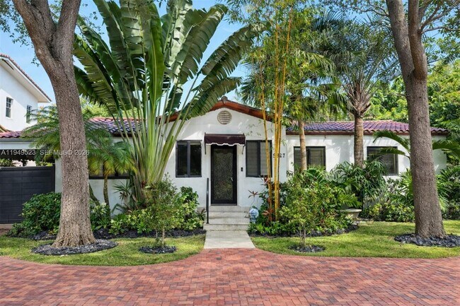 Building Photo - 5827 SW 29th St