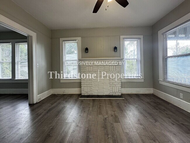 Photo - 2899 Dignan St