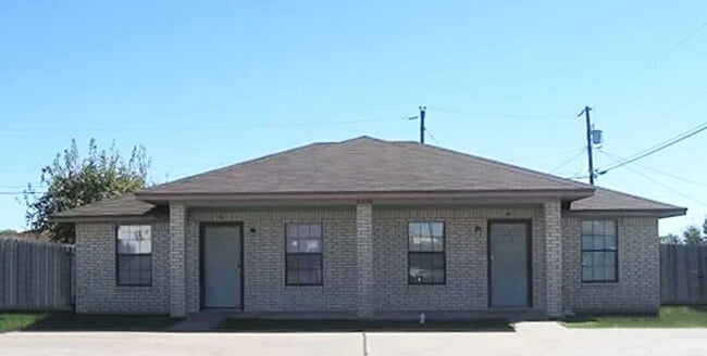 Building Photo - 3106 Courtney Ln Unit # A Rental