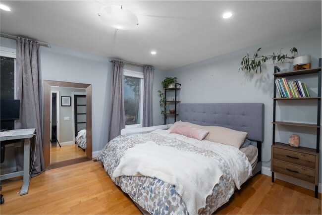 Photo - 410 Farmington Ave