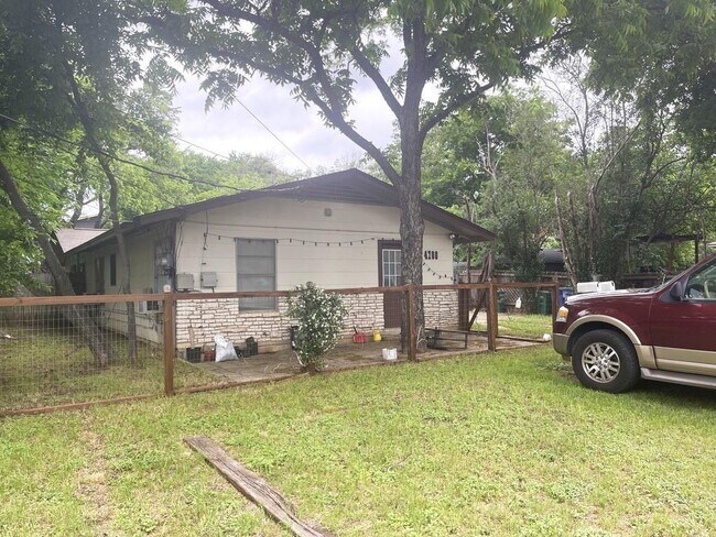 Photo - 4708 Red River St