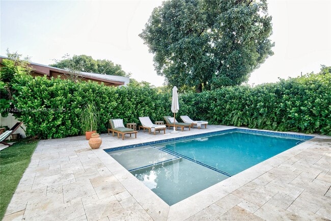 280 NW 44th St