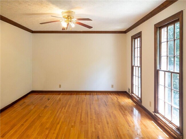 Photo - 965 Millbrook Ct