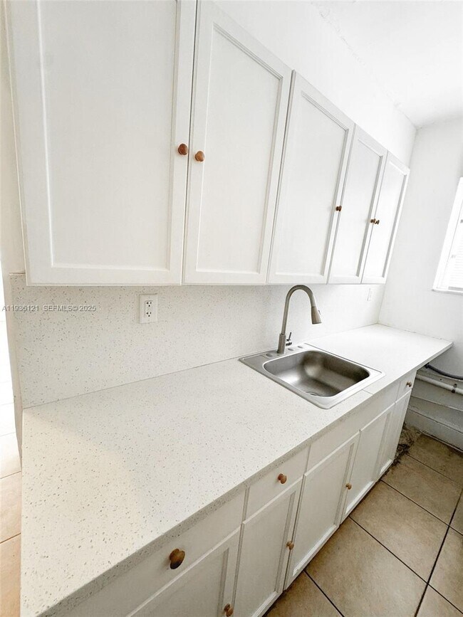 Photo - 711 NW 1st St Unit 3