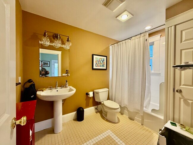 Photo - 381 Huron Ave Unidad A
