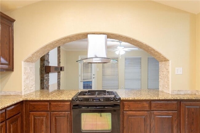 Photo - 310 Overland Dr