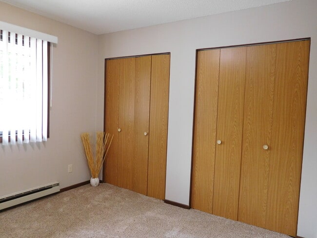 Lots of storage - 511 Madison St Unit 1