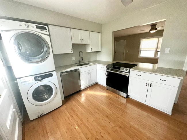 Photo - 7330 S 71st St – 2 Bed/1 Bath Ranch in La Vista | Fenced Yard, Attached Garage, Quiet Neighborhood