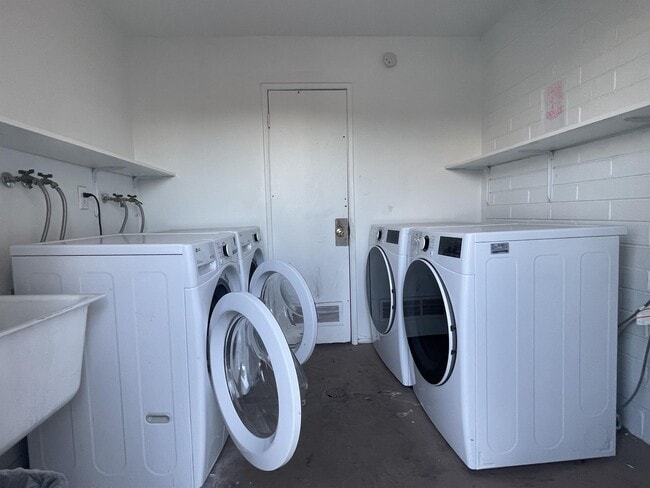 Photo - 301 W Helen St