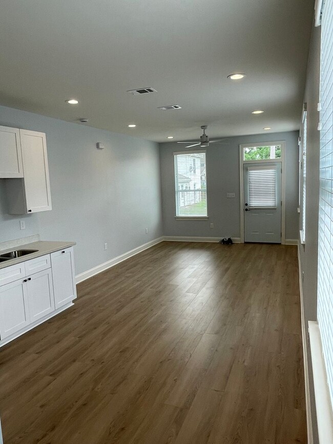 Photo - New 3BD/3.5BA w/ Gated Parking, great location Close to Downtown.