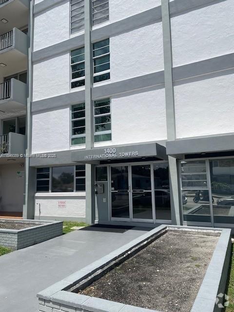 Building Photo - 1400 SW 27th Ave Unit 203 Rental
