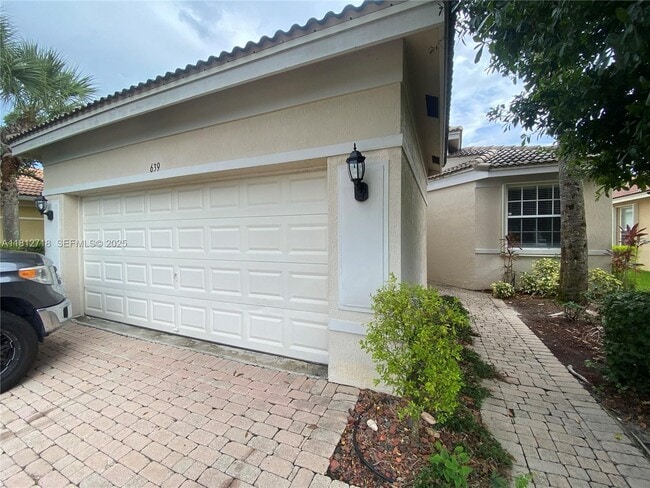 Photo - 639 Stanford Ln