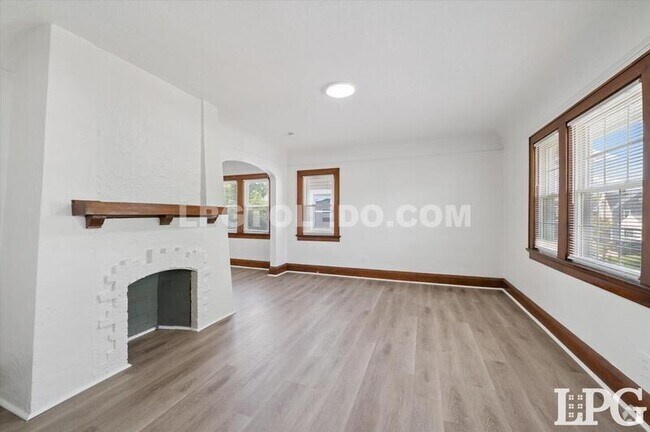 Building Photo - 4119 Kingsbury Ave Rental