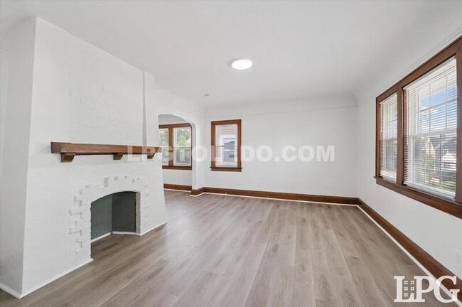 Building Photo - 4119 Kingsbury Ave Rental