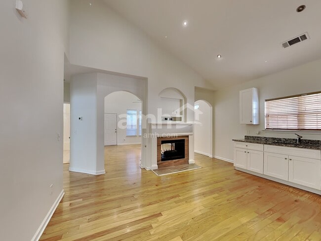 Photo - 518 Anglewood Trace