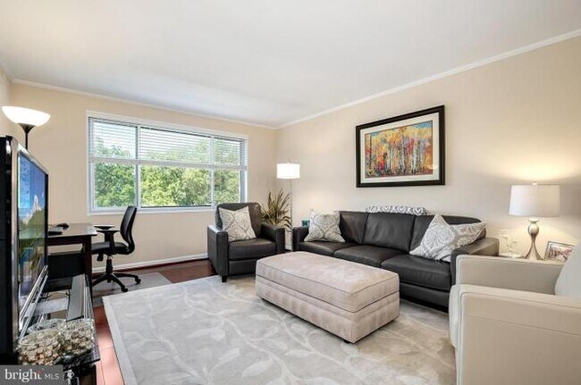 Living - 8315 N Brook Ln Unit 604