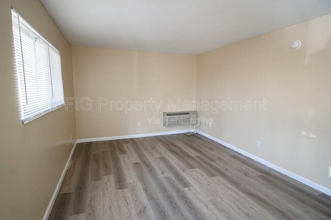 Photo - 924 Chadwick Dr Unit 4