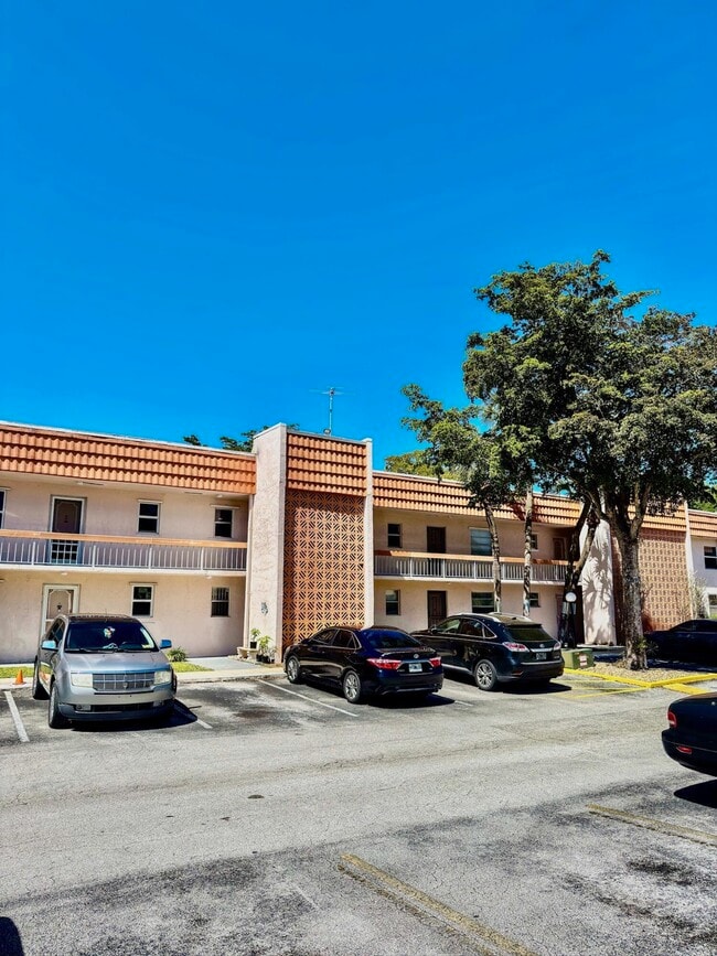 Building Photo - 7610 Stirling Rd Unit 204c