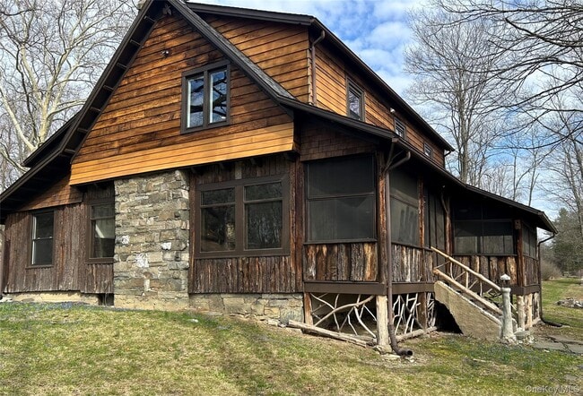 Building Photo - 5 Riverby Ln