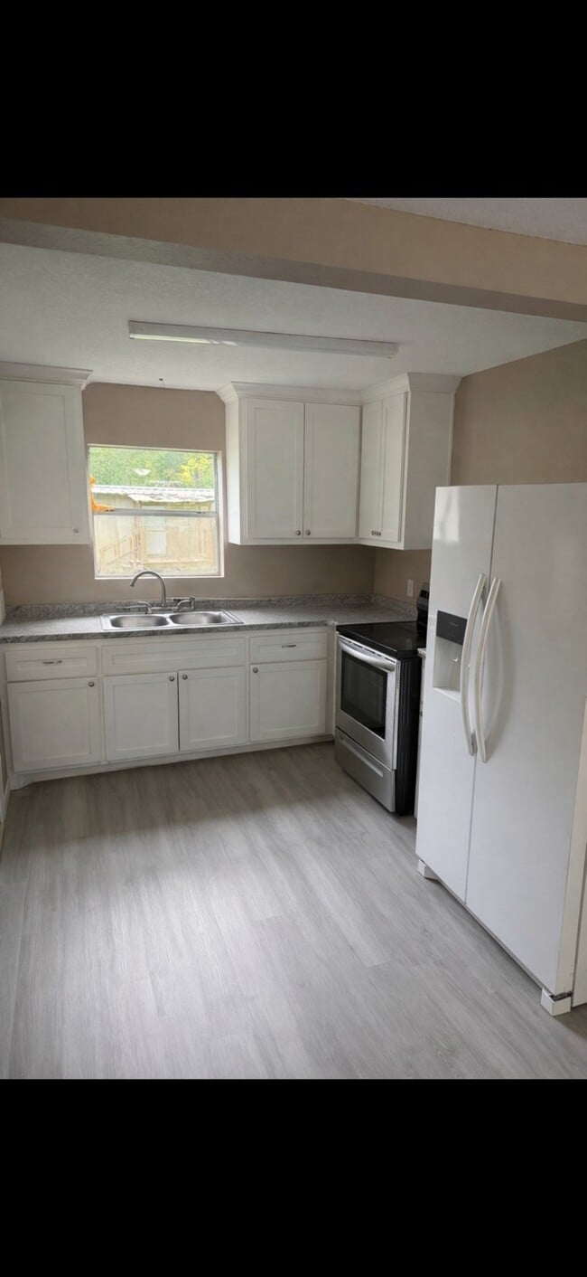 Photo - 14 Lakeview Dr