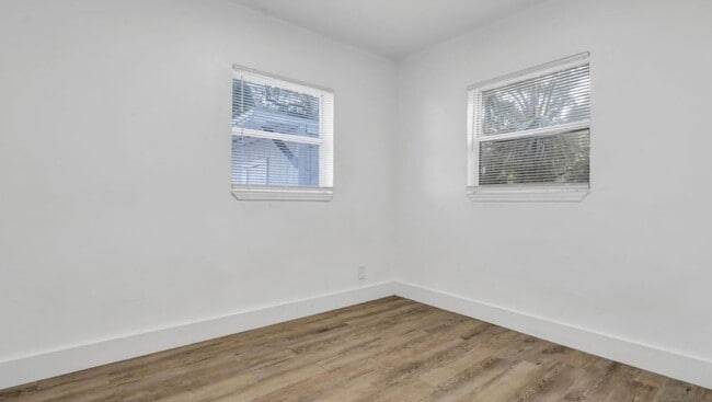 Photo - FIRST MONTH'S RENT COMPLETELY FREE MOVE-IN...