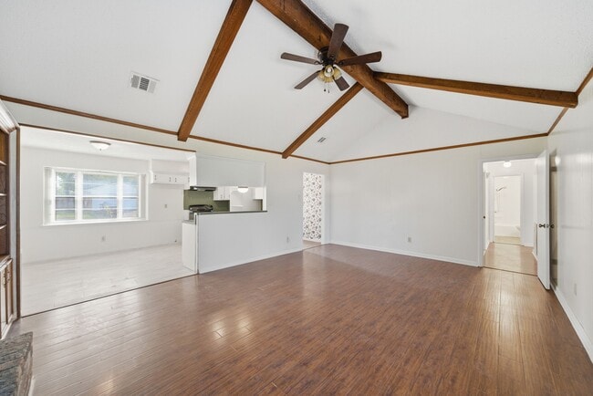 Photo - 122 White Cedar St