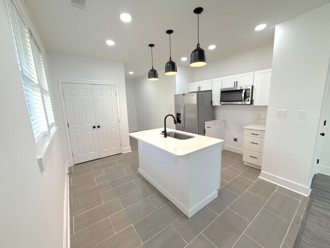 Photo - 760 N McNeil St