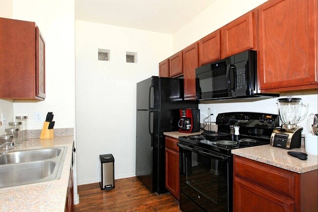 Photo - Raintree Apartments