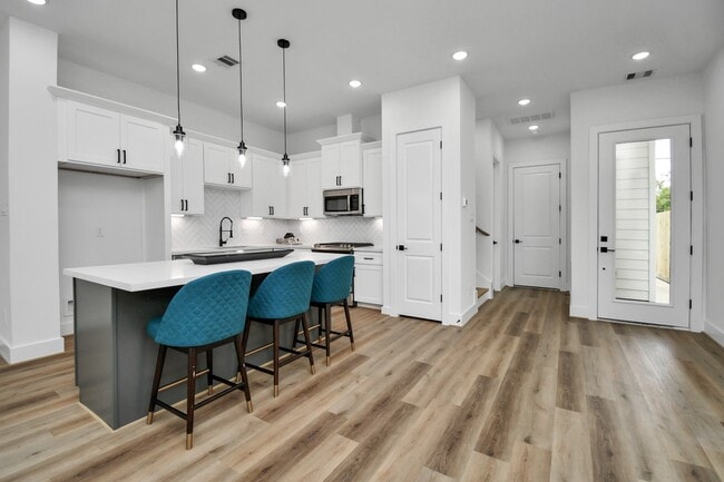 Photo - 2610 Vance St