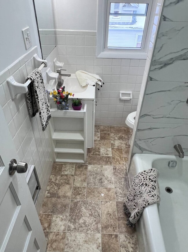 Photo - 2036 Guilderland Ave