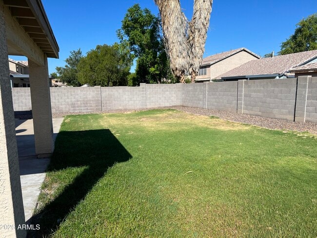 Photo - 434 W Fabens Ln