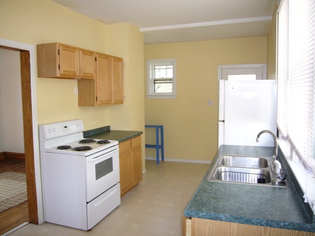 Photo - 511 N 12th Ave E