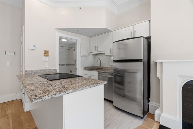 Building Photo - 389 Beacon St Unit 4A