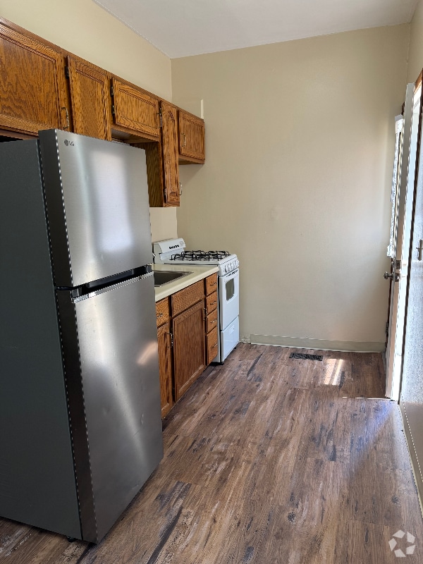 Building Photo - 724 Fulton St W Rental