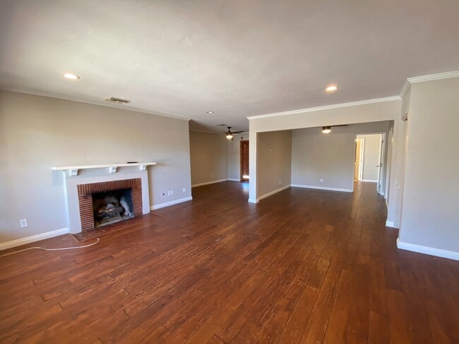 6129 Mary Ln Dr