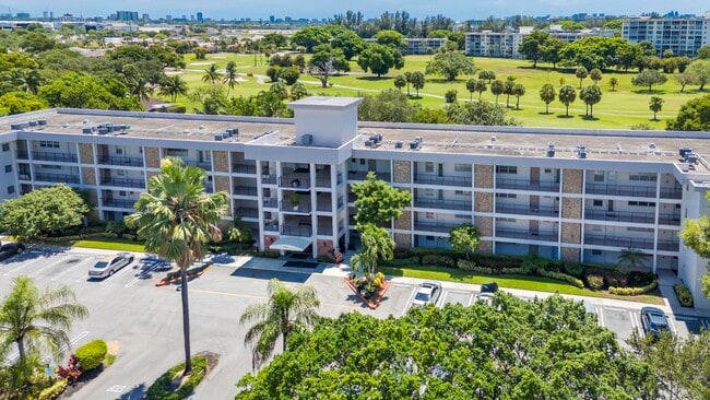 Building Photo - 2800 N Palm Aire Dr Unit 401 Rental