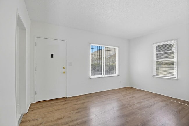 Photo - 103 E Tamarack Ave