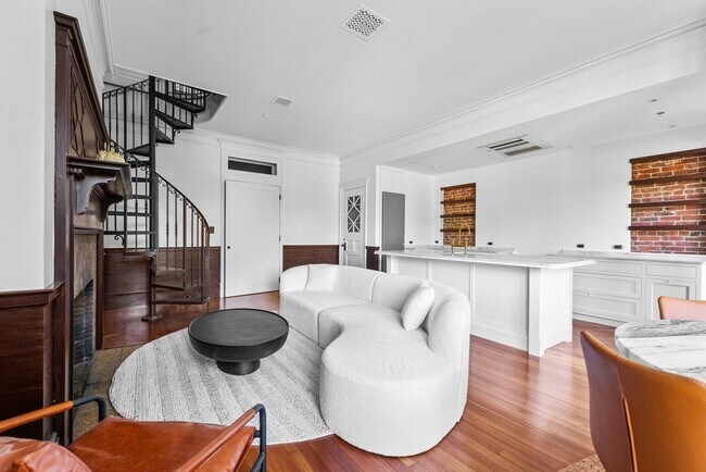 Photo - 320 Tappan St Unidad 2