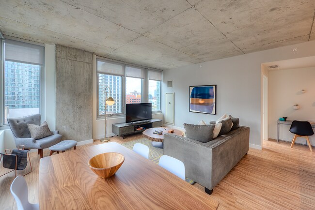 Photo - 173 N Desplaines St