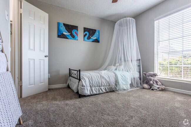 2 BR, 2 BA - 960 SF