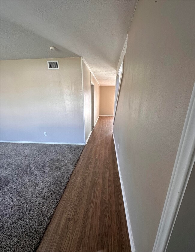 Photo - 17210 Woodburn Dr
