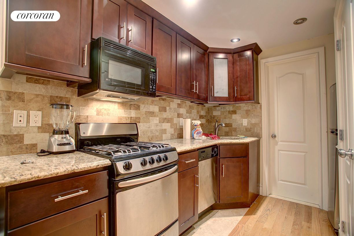 Photo - 47 W 90th St