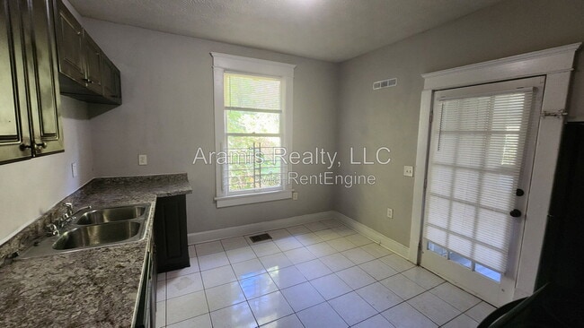 Photo - 56 Polar Rock Rd SW